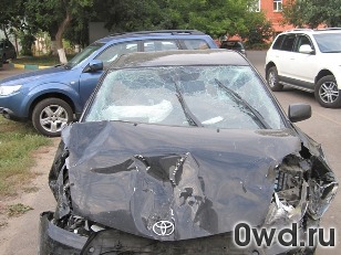 Битый автомобиль Toyota Prius
